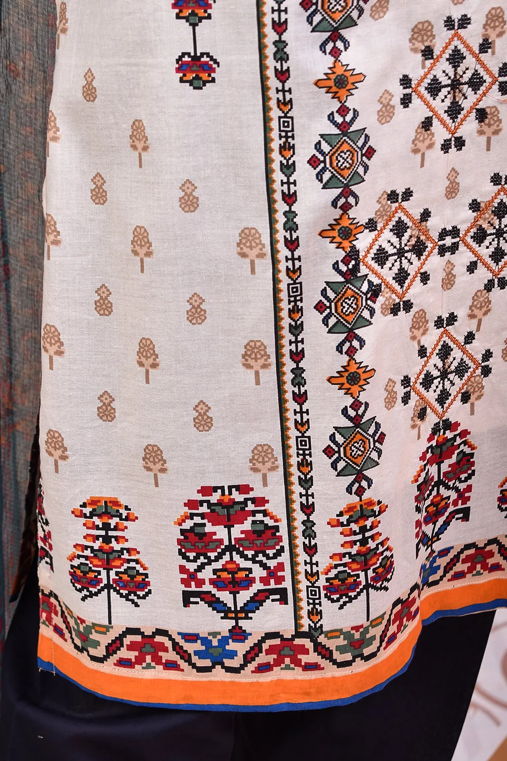 3 Pc Unstitched Embroidered Lawn Dress with Chiffon Printed Dupatta - Folklore (JEL-05)