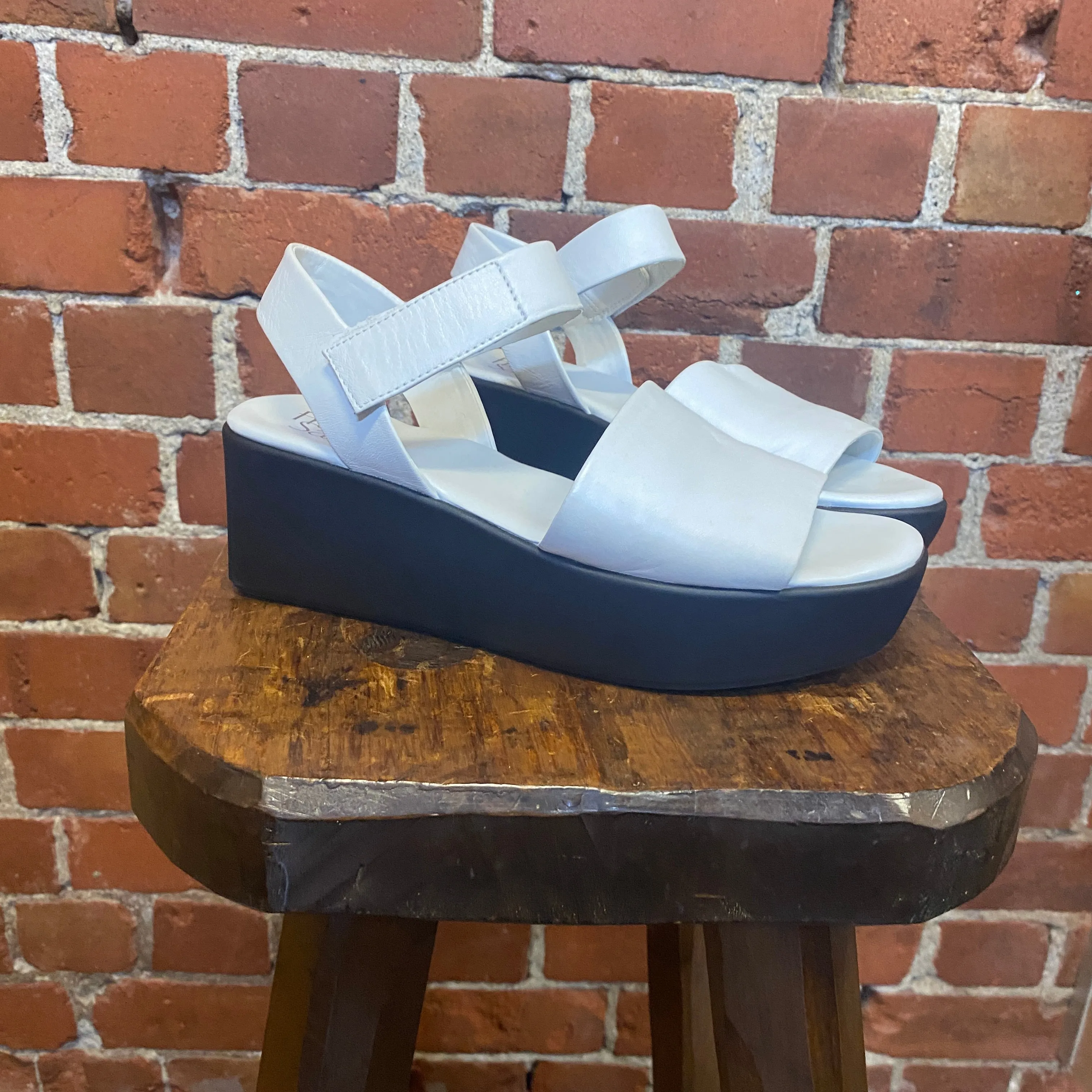 FRANO SANTO Platform sandals 39