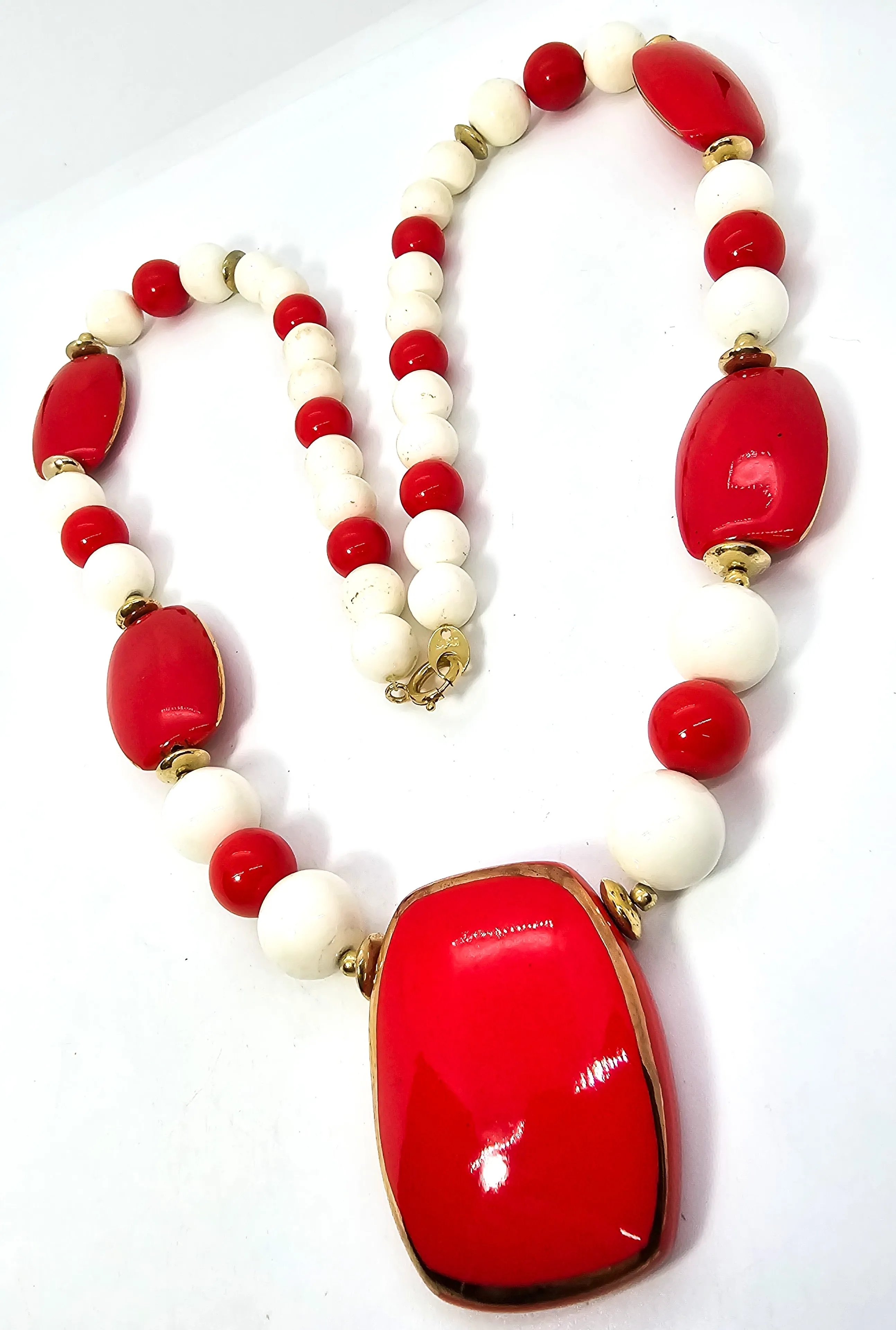 Red and White lacquer beaded modernist vintage mid century 1960's beaded necklace