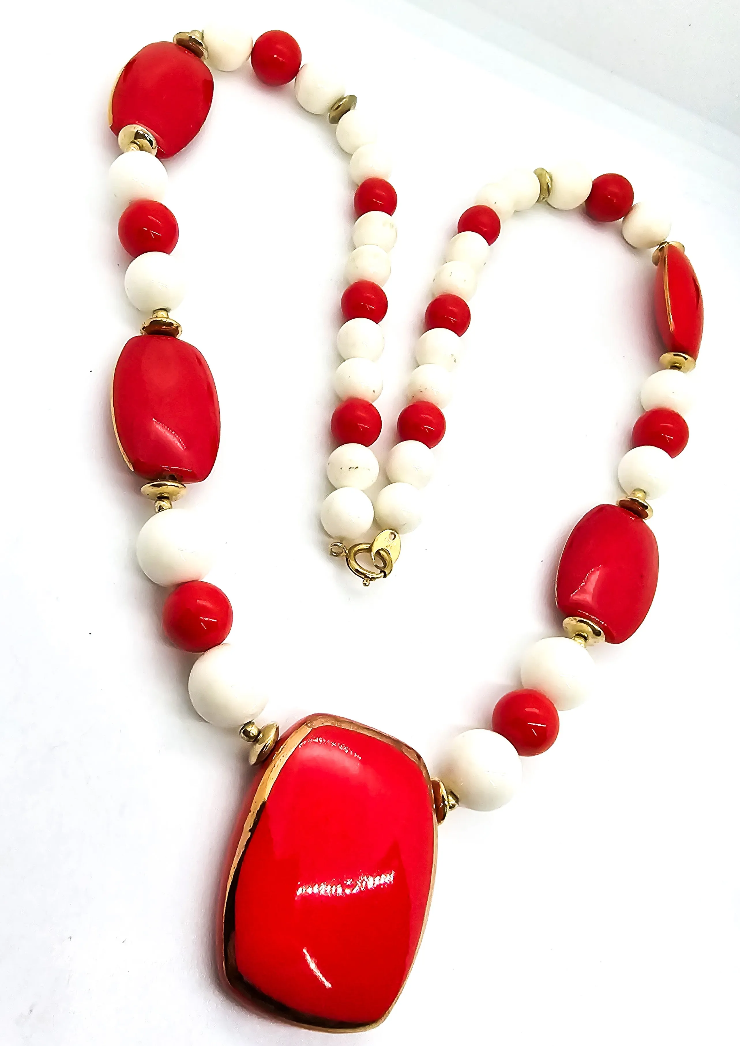 Red and White lacquer beaded modernist vintage mid century 1960's beaded necklace