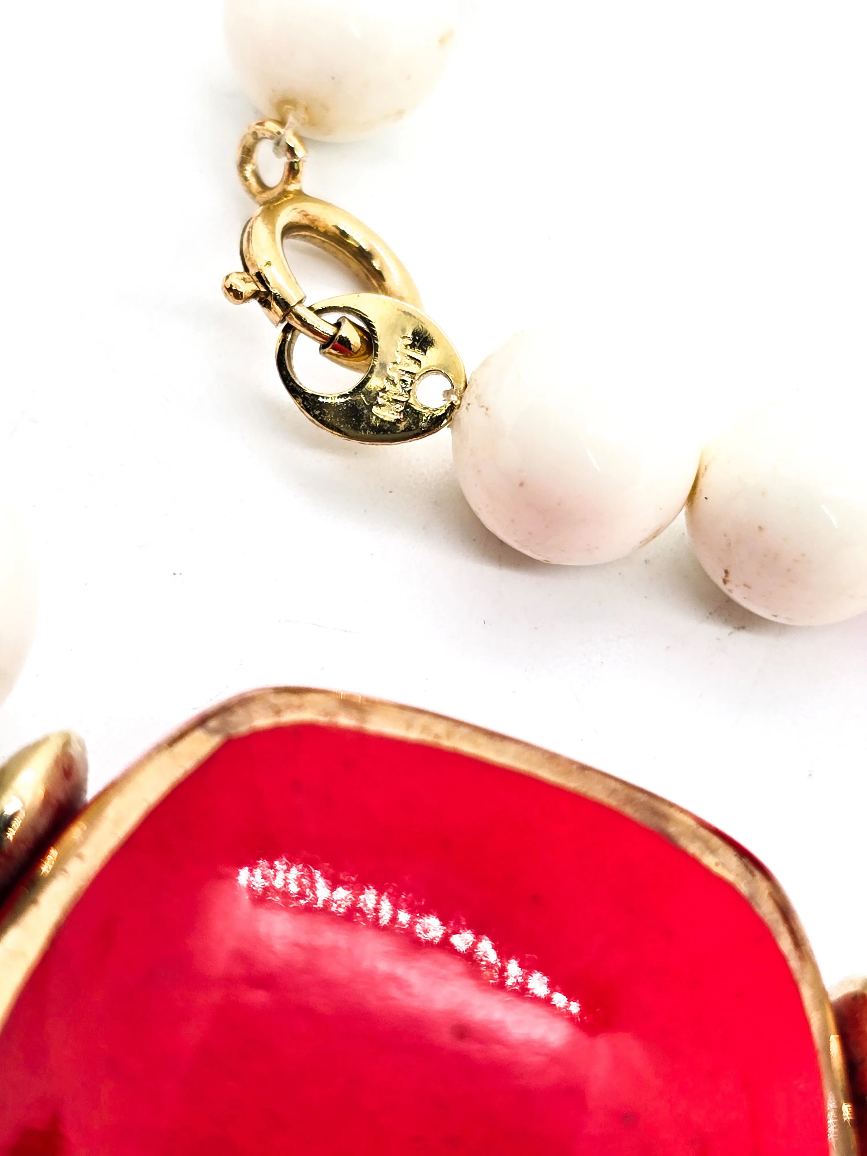 Red and White lacquer beaded modernist vintage mid century 1960's beaded necklace