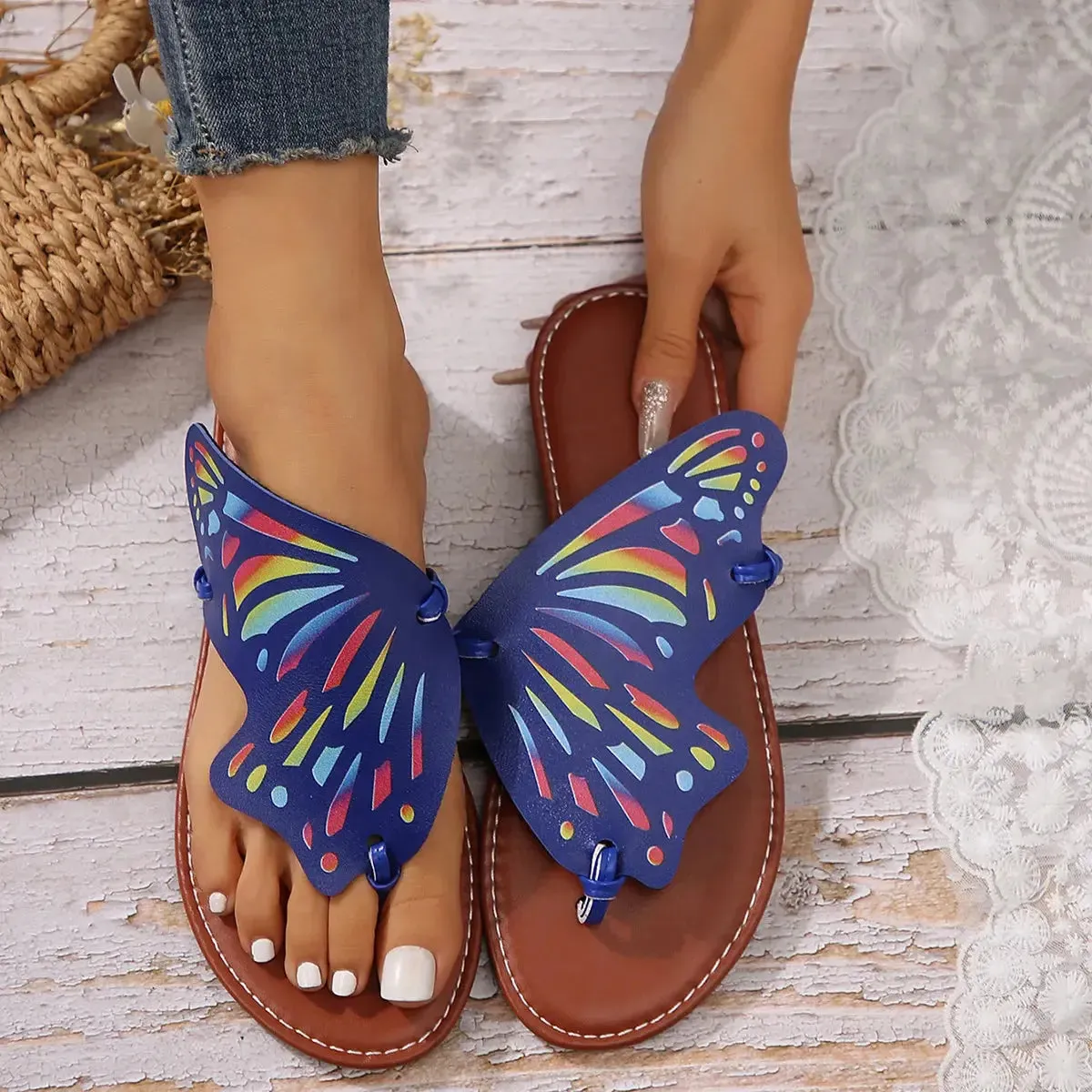 Women Butterfly Graffiti Slippers  Fashion Lightweight Anti Slip Flat Bottom Flip Flops Outdoor Beach Casual Shoes